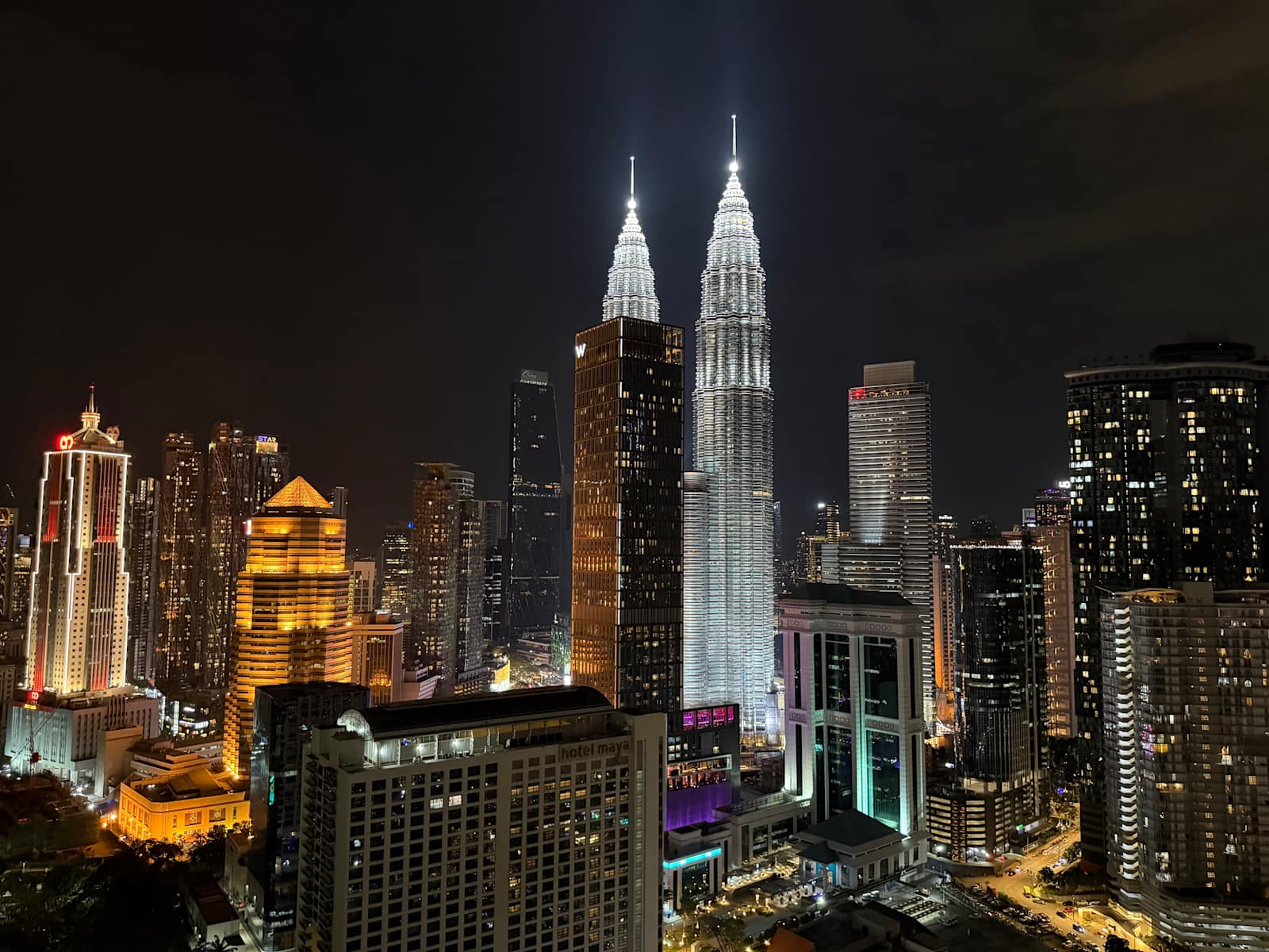Night panorama of the Petronas Twin Towers